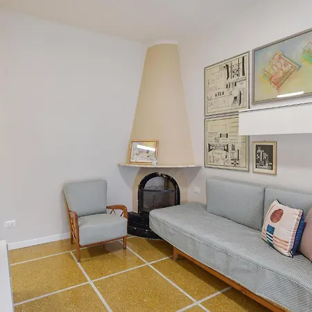 2 Bedroom Cozy In Appartement
