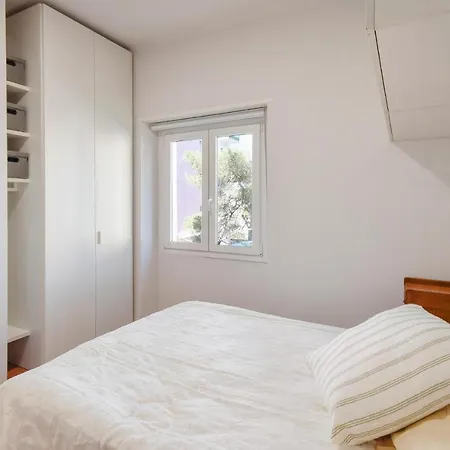 2 Bedroom Gorgeous In Appartement