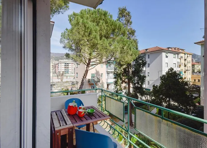 Апартаменти 2 Bedroom Cozy In