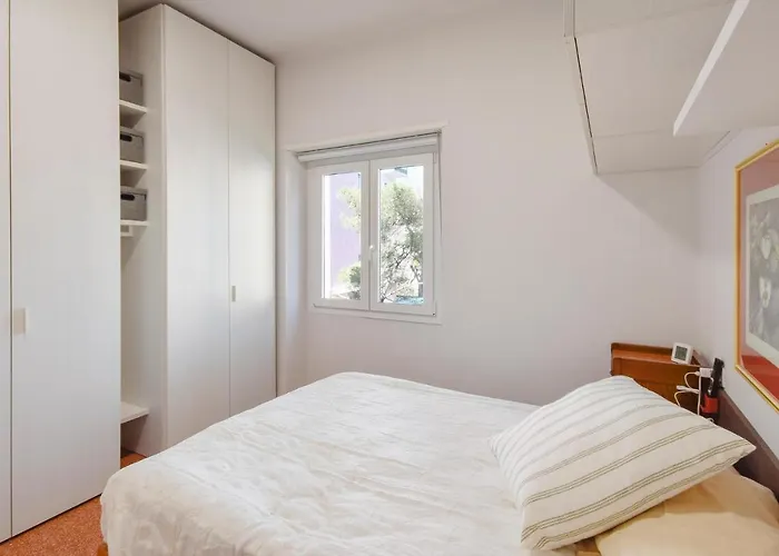 2 Bedroom Cozy In Апартаменти